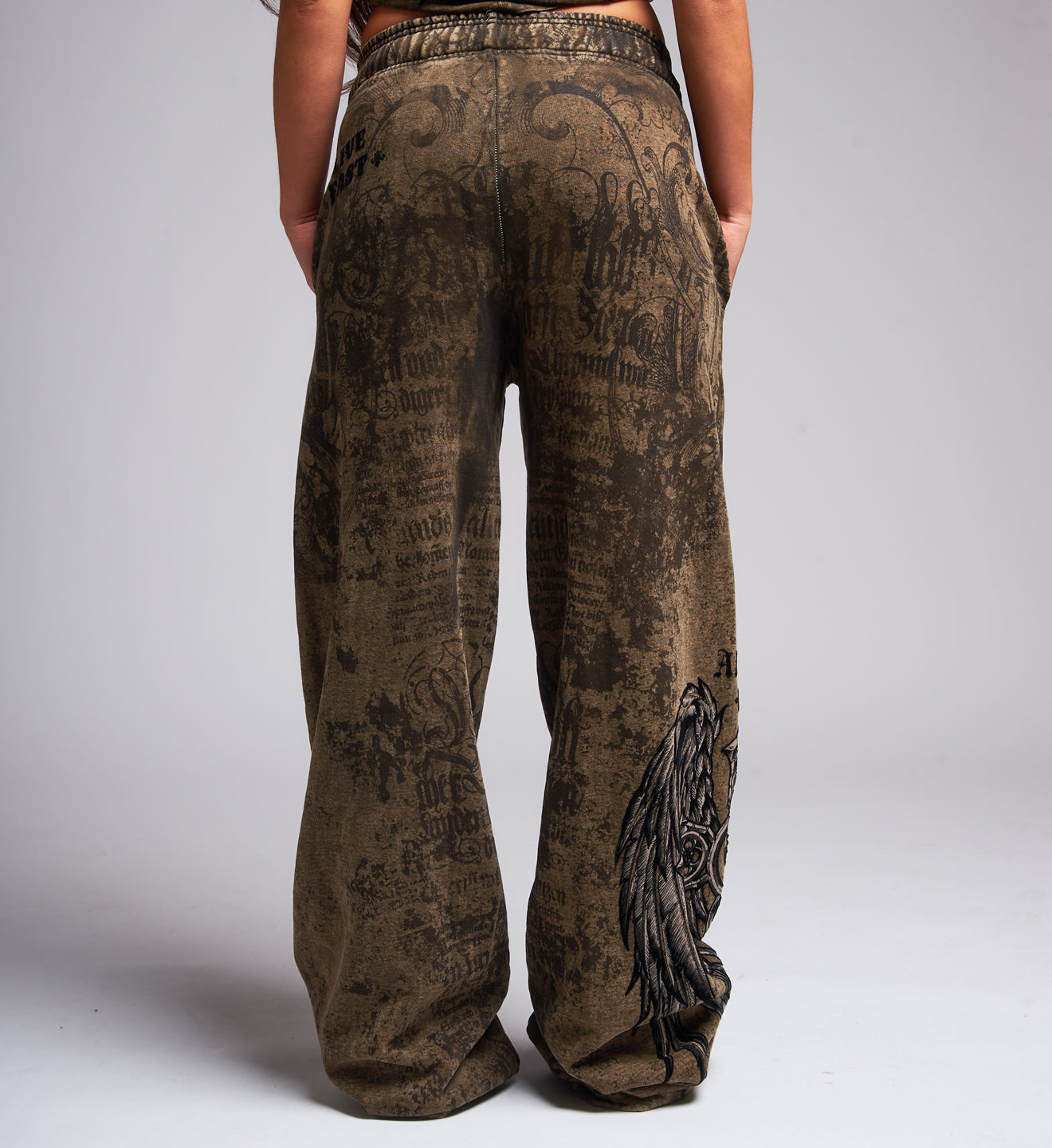 Crossed Sweatpant
