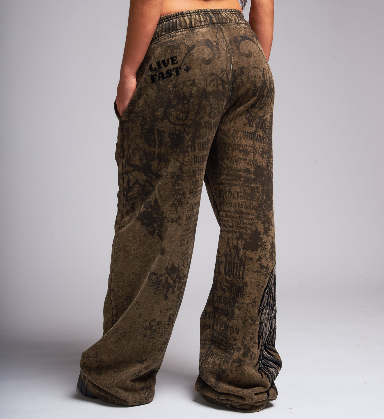Crossed Sweatpant